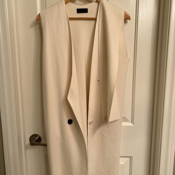 Cashmere. One of a kind Oyuna London vest. Very stylish and Elegant. - Picture 3 of 5